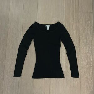 Dainty neck, black, long sleeve shirt
